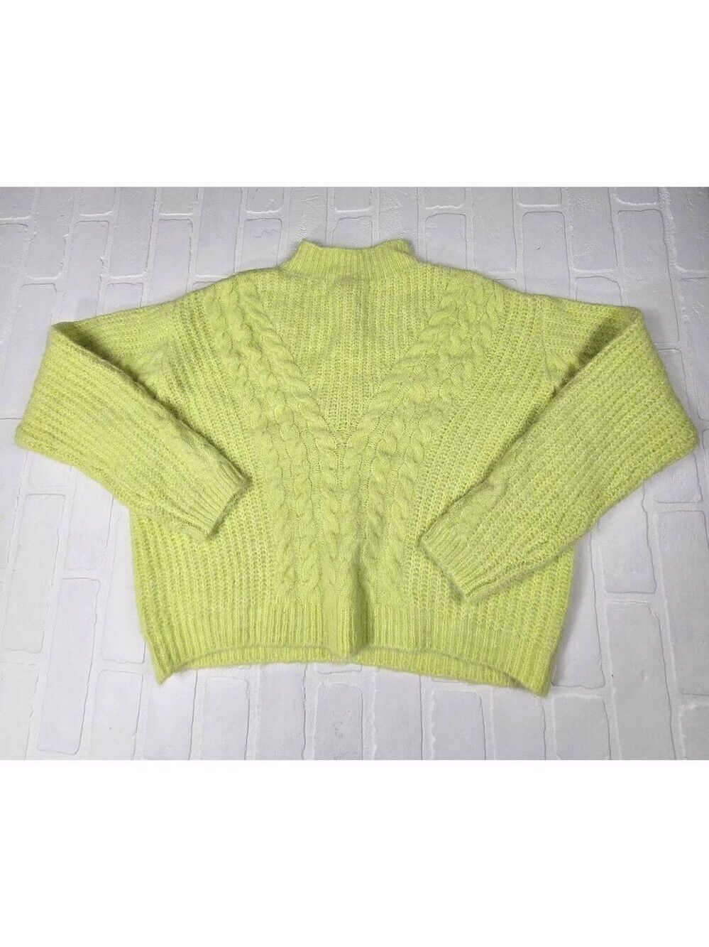 Universal Thread Yellow Green Sweater Small